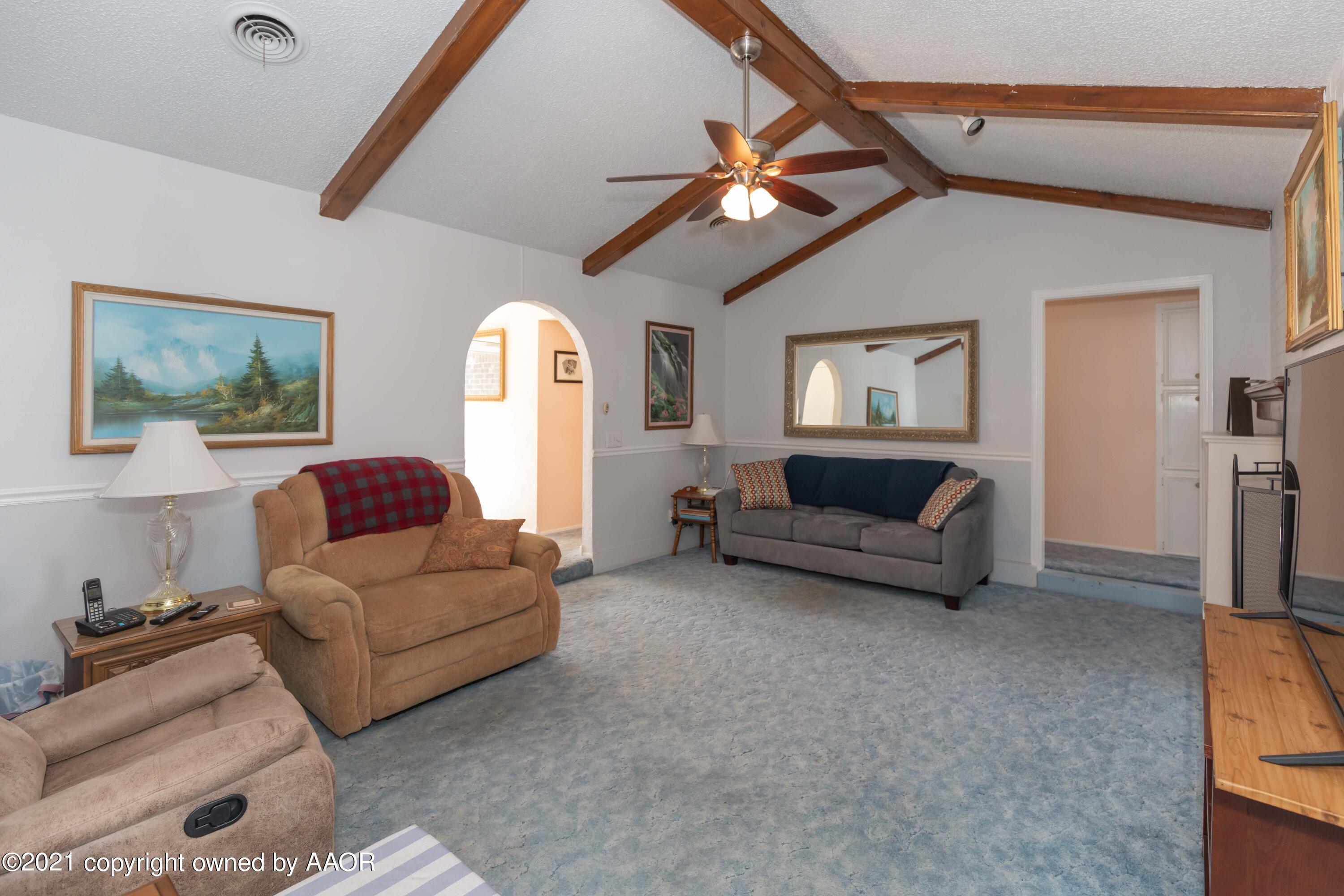 5104 McCarty Boulevard Amarillo, TX 79110 - Photo 7 of 35 a living room with furniture and a large window