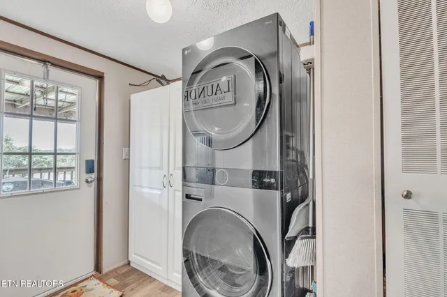 $300,000 | 202 Moosetrail Lane, Powell, TN 37849