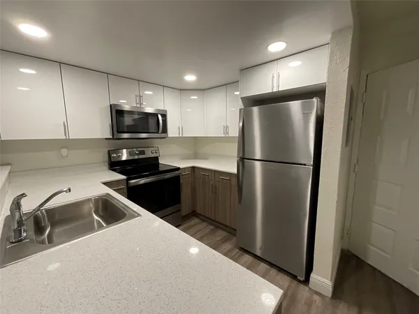 $1,856 | 19455 Northeast 10th Avenue, Unit 5420, North Miami Beach, FL 33179