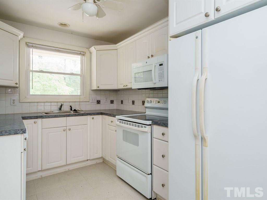 2952 Claremont Road Raleigh, NC 27608 - Photo 7 of 21