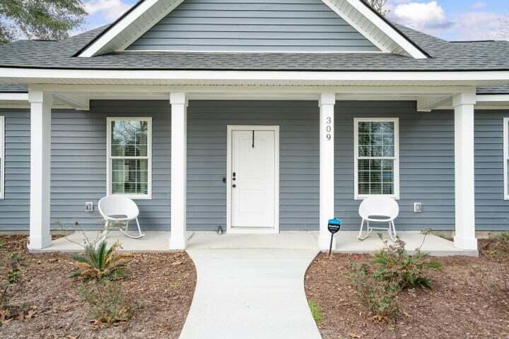309 Meadow Walterboro, SC 29488 - Photo 3 of 29 20230322183910665795000000-o5