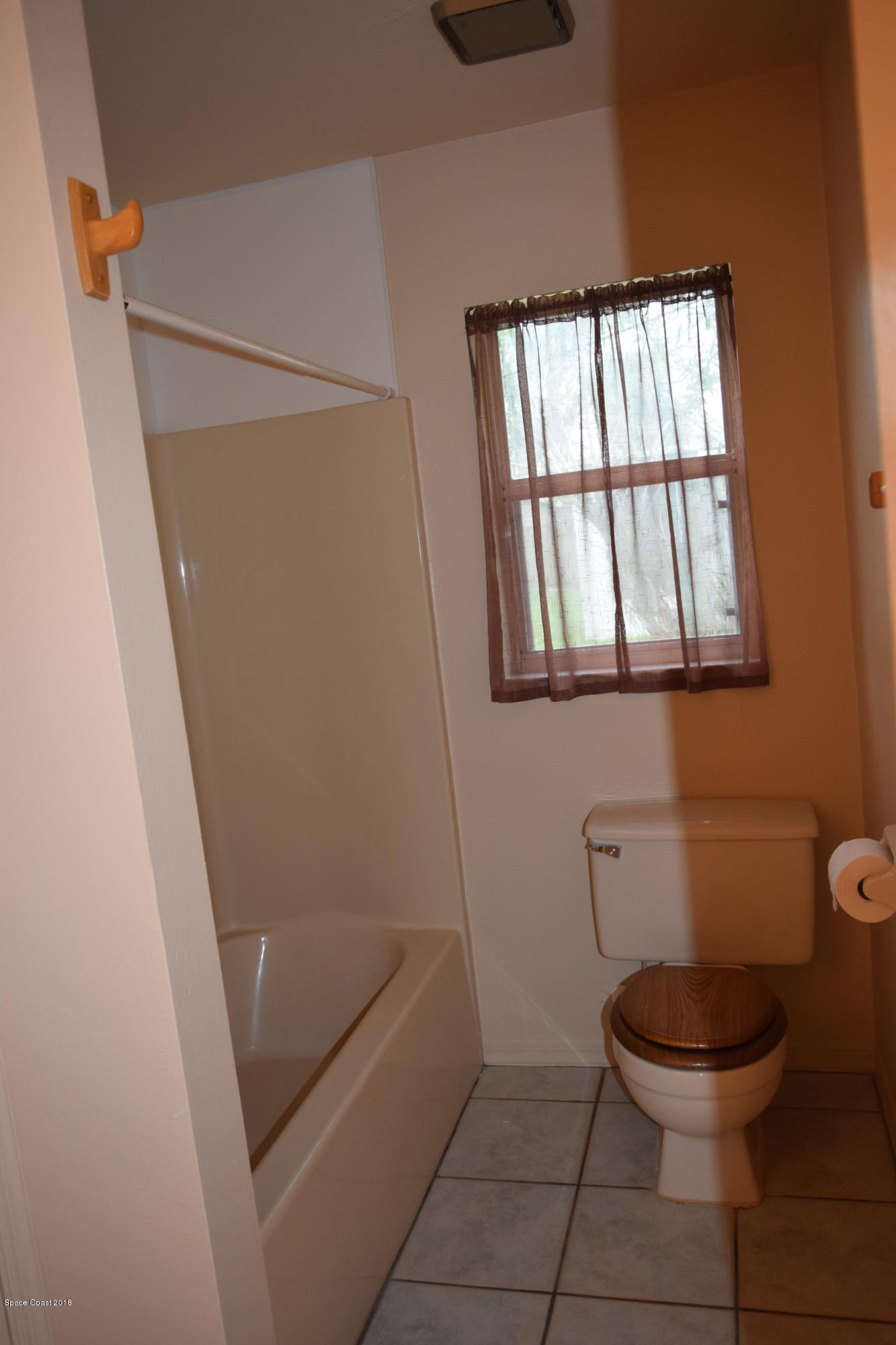 228 Lee Road Melbourne, FL 32904 - Photo 8 of 18 DSC_0273