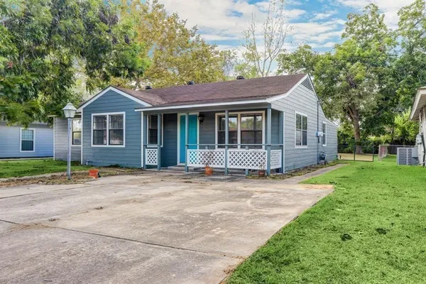 $199,800 | 1236 San Felipe Street, Angleton, TX 77515
