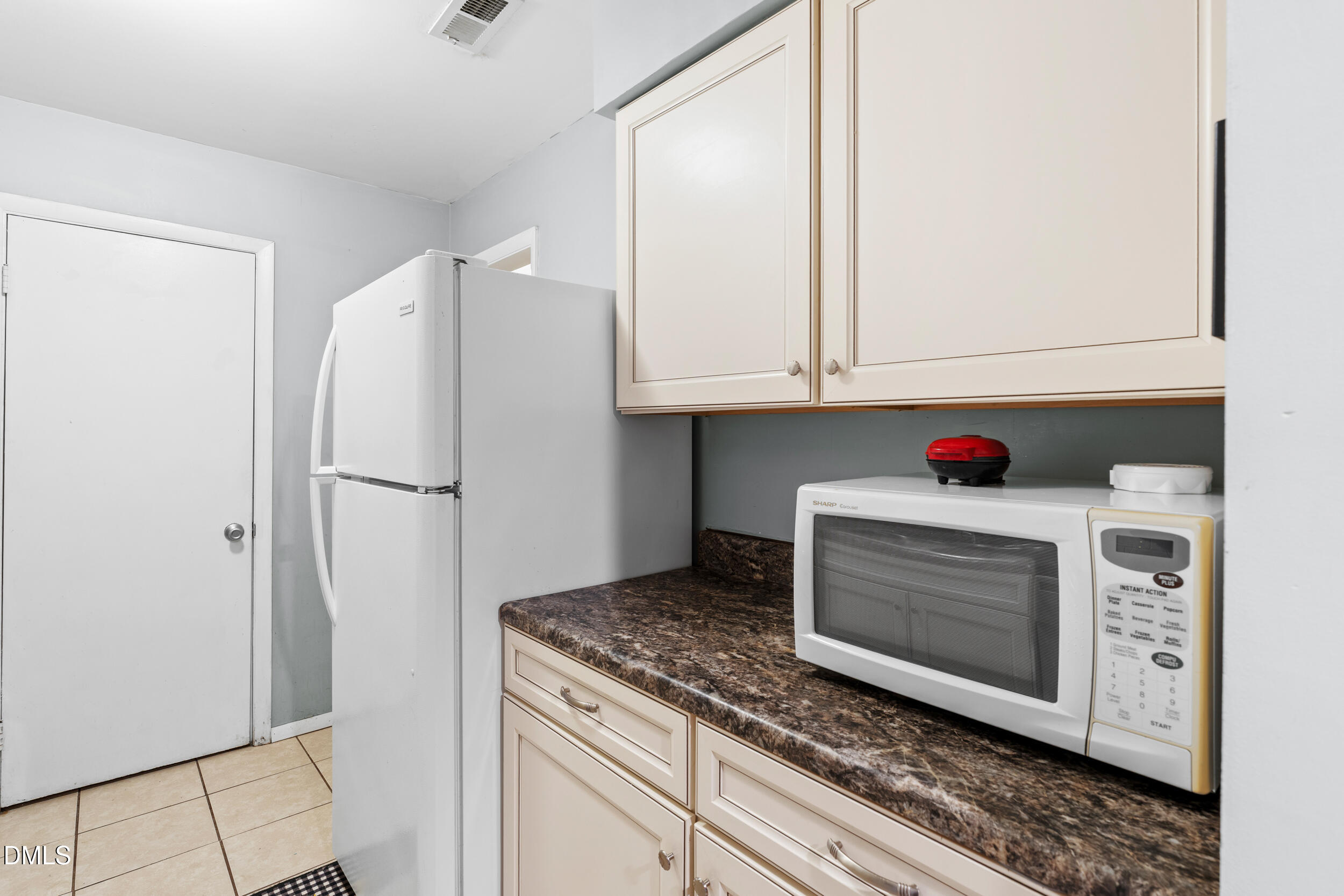 1208 Schaub Drive, Unit C Raleigh, NC 27606 - Photo 4 of 22 IMG_5683