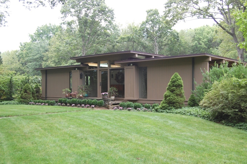 61 Hopewell Woods Road Redding, CT 06896 - Photo 22 of 22 a backyard of a house with plants and large tree