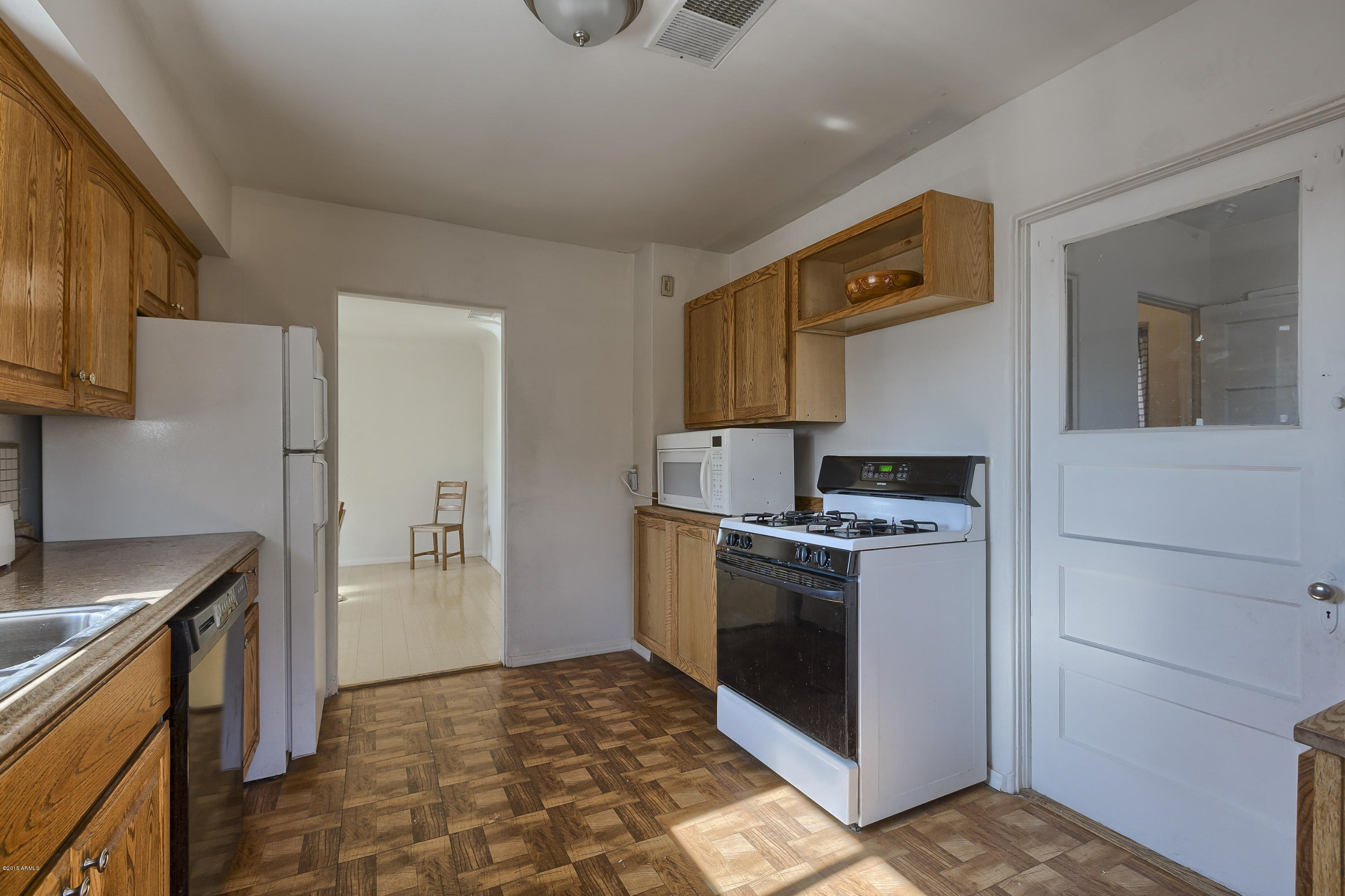 252 East Bethany Home Road Phoenix, AZ 85012 - Photo 9 of 18 009_Kitchen II