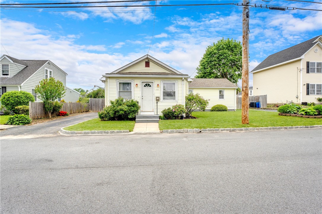 103 Appleton Street Cranston, RI 02910 - Photo 2 of 24