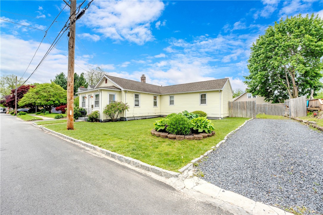 103 Appleton Street Cranston, RI 02910 - Photo 4 of 24