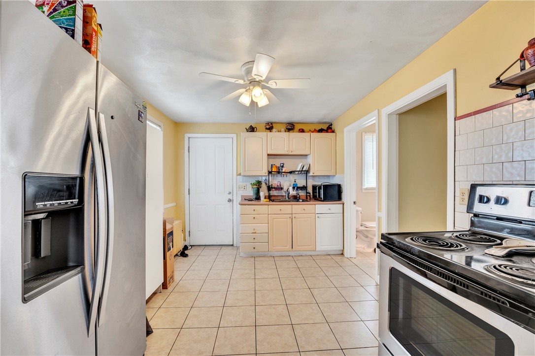 103 Appleton Street Cranston, RI 02910 - Photo 9 of 24