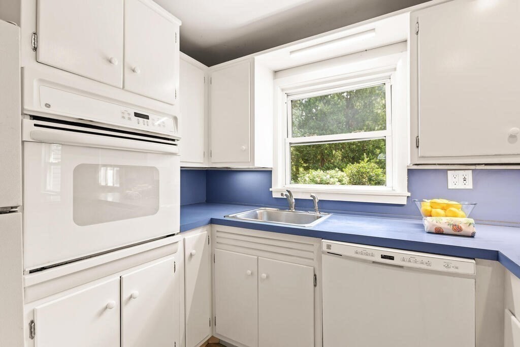 36 Sharon Road Hamilton, MA 01982 - Photo 11 of 29 Gallery Image 11