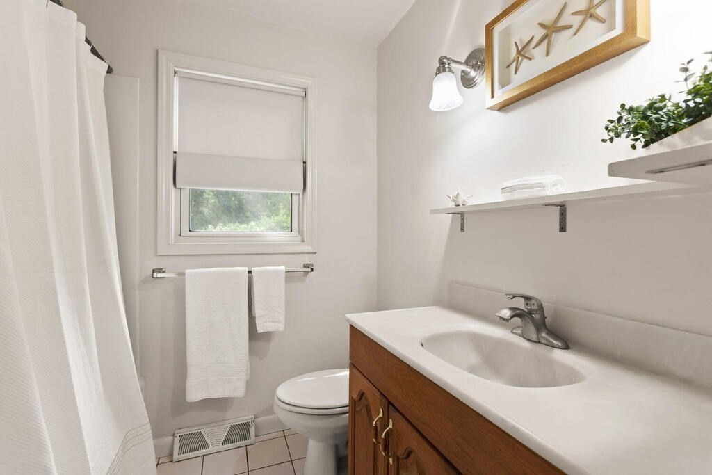 36 Sharon Road Hamilton, MA 01982 - Photo 17 of 29 Gallery Image 17