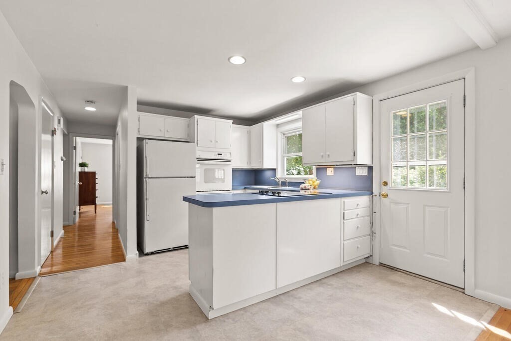 36 Sharon Road Hamilton, MA 01982 - Photo 10 of 29 Gallery Image 10