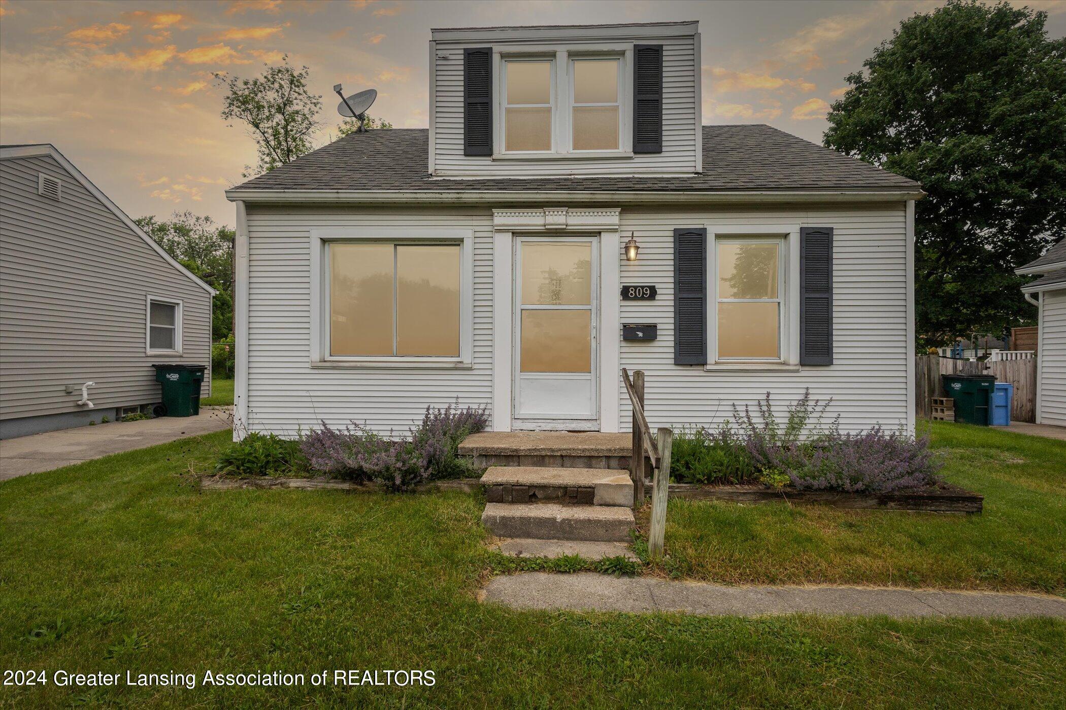 01-809-E-Cavanaugh-Rd-Lansing-MI-48910-W