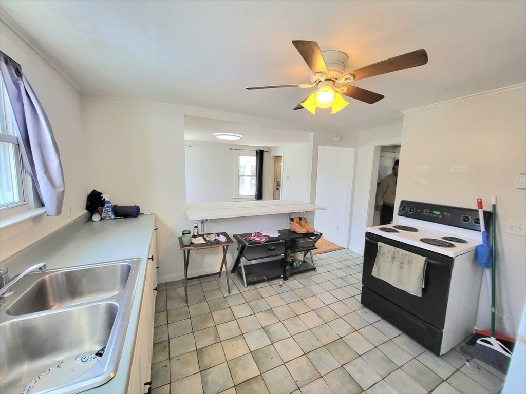 23 Middle Street Springfield, MA 01104 - Photo 5 of 15