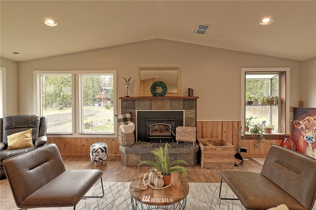 26402 Tronson Road Arlington, WA 98223 - Photo 4 of 30 Gallery Image 4