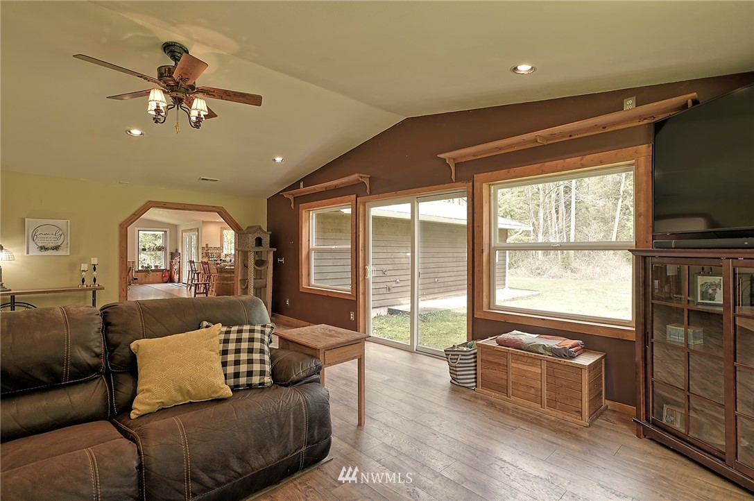26402 Tronson Road Arlington, WA 98223 - Photo 10 of 30 Gallery Image 10