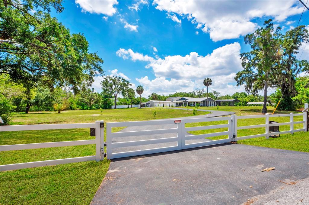 5785 Gilliam Road Orlando, FL 32818 - Photo 5 of 100