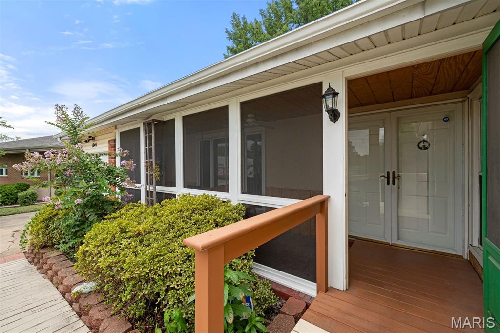 1945 Pohlman Road Florissant, MO 63033 - Photo 3 of 42