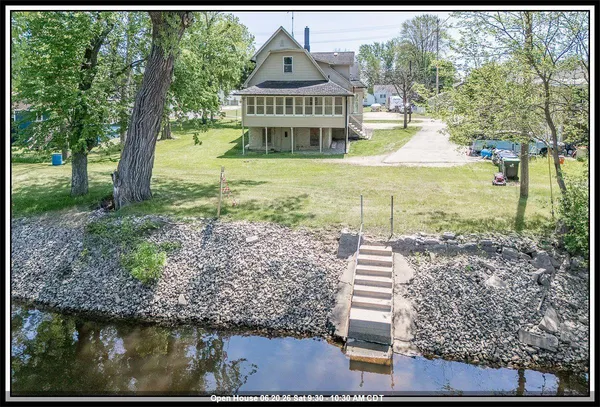 $179,900 | 211 East Wolf River Avenue, New London, WI 54961