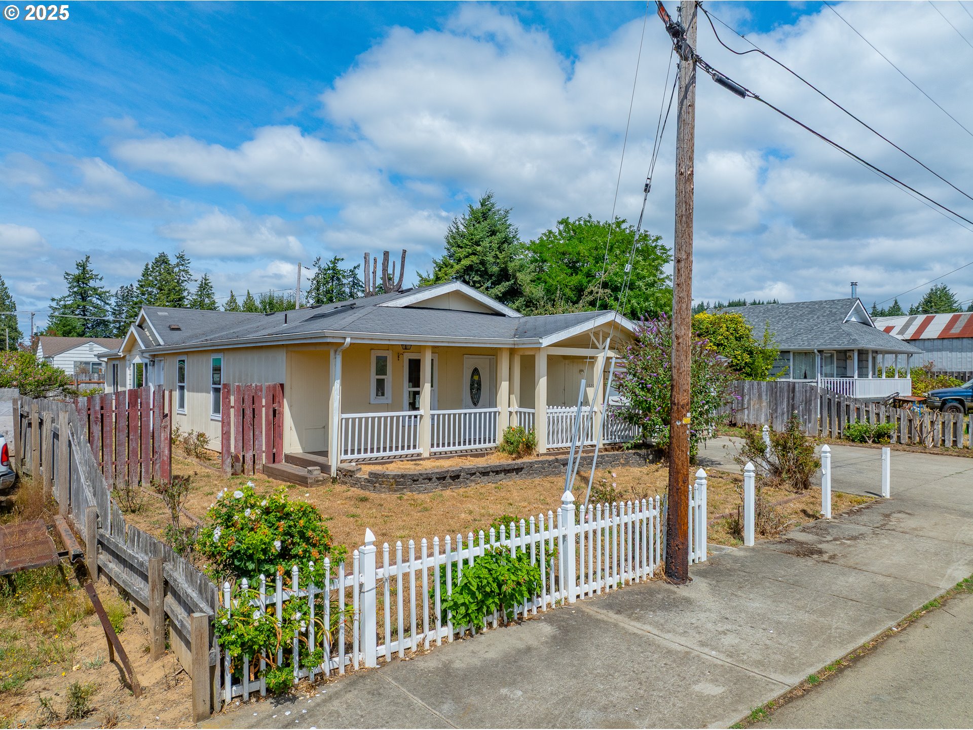 1829 East Willow Street Myrtle Point, OR 97458 - Photo 2 of 37 a front view of a house with a garden