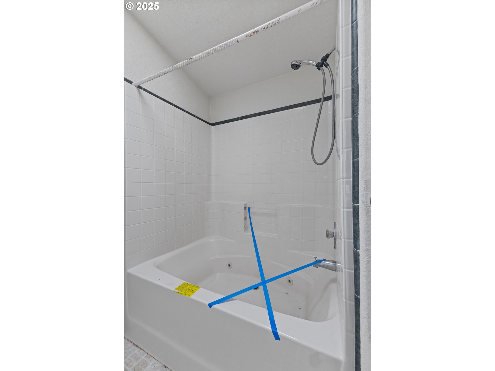 1829 East Willow Street Myrtle Point, OR 97458 - Photo 26 of 37 a bathroom with a shower