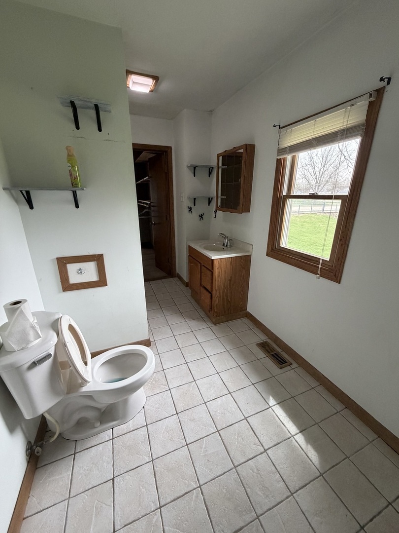 616 East Main Street Amboy, IL 61310 - Photo 19 of 24 a living room with furniture