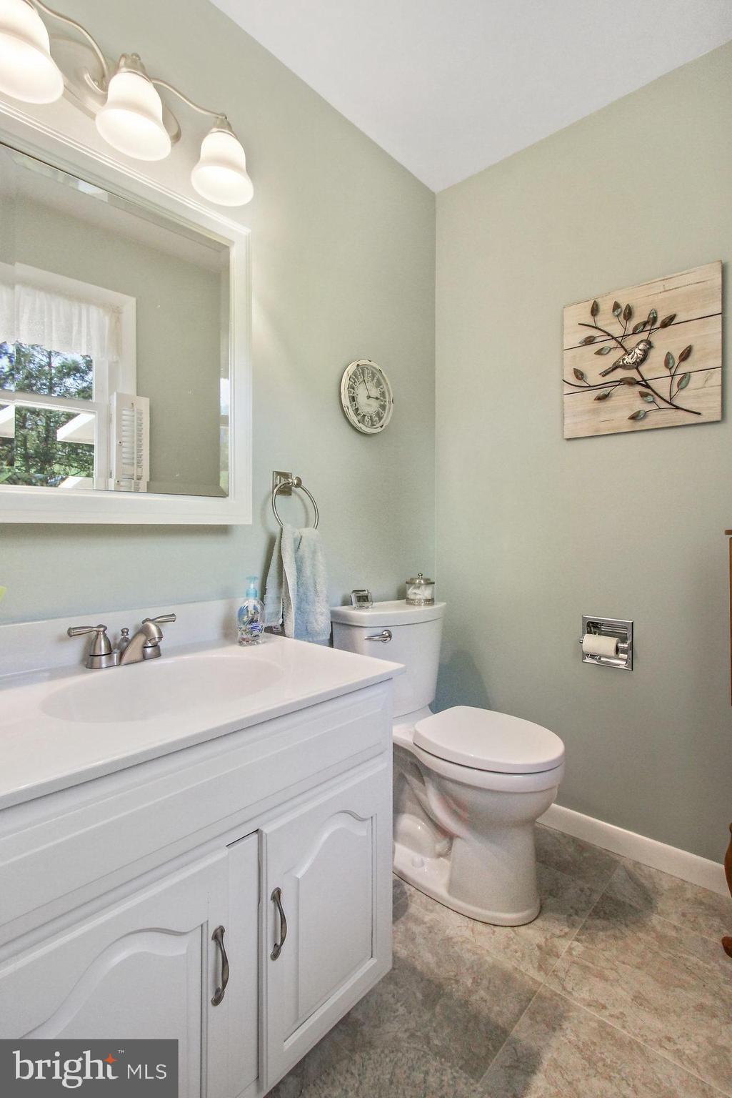 2336 Turnpike Road Elizabethtown, PA 17022 - Photo 16 of 25 Bathroom