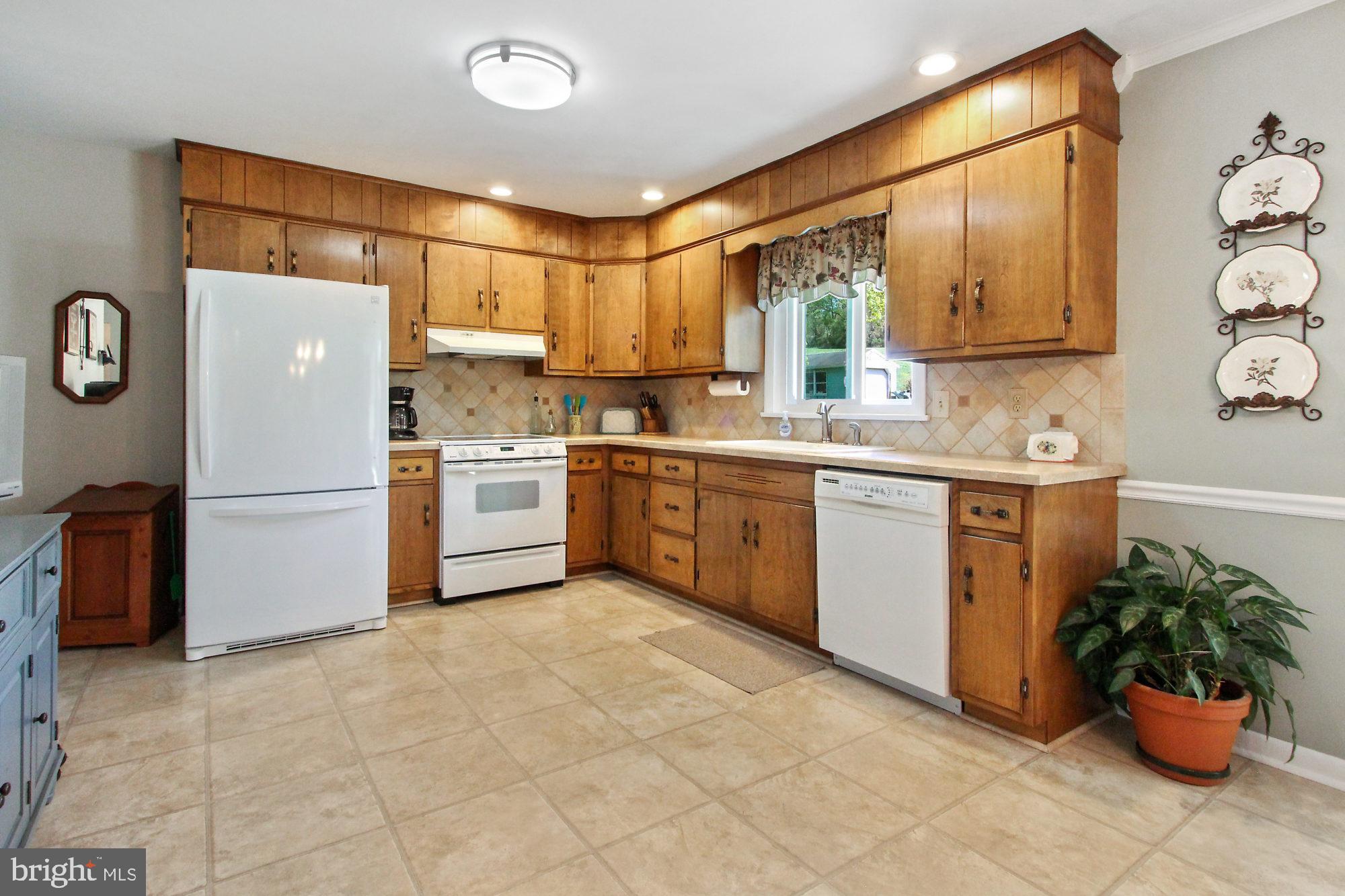 2336 Turnpike Road Elizabethtown, PA 17022 - Photo 6 of 25 Kitchen