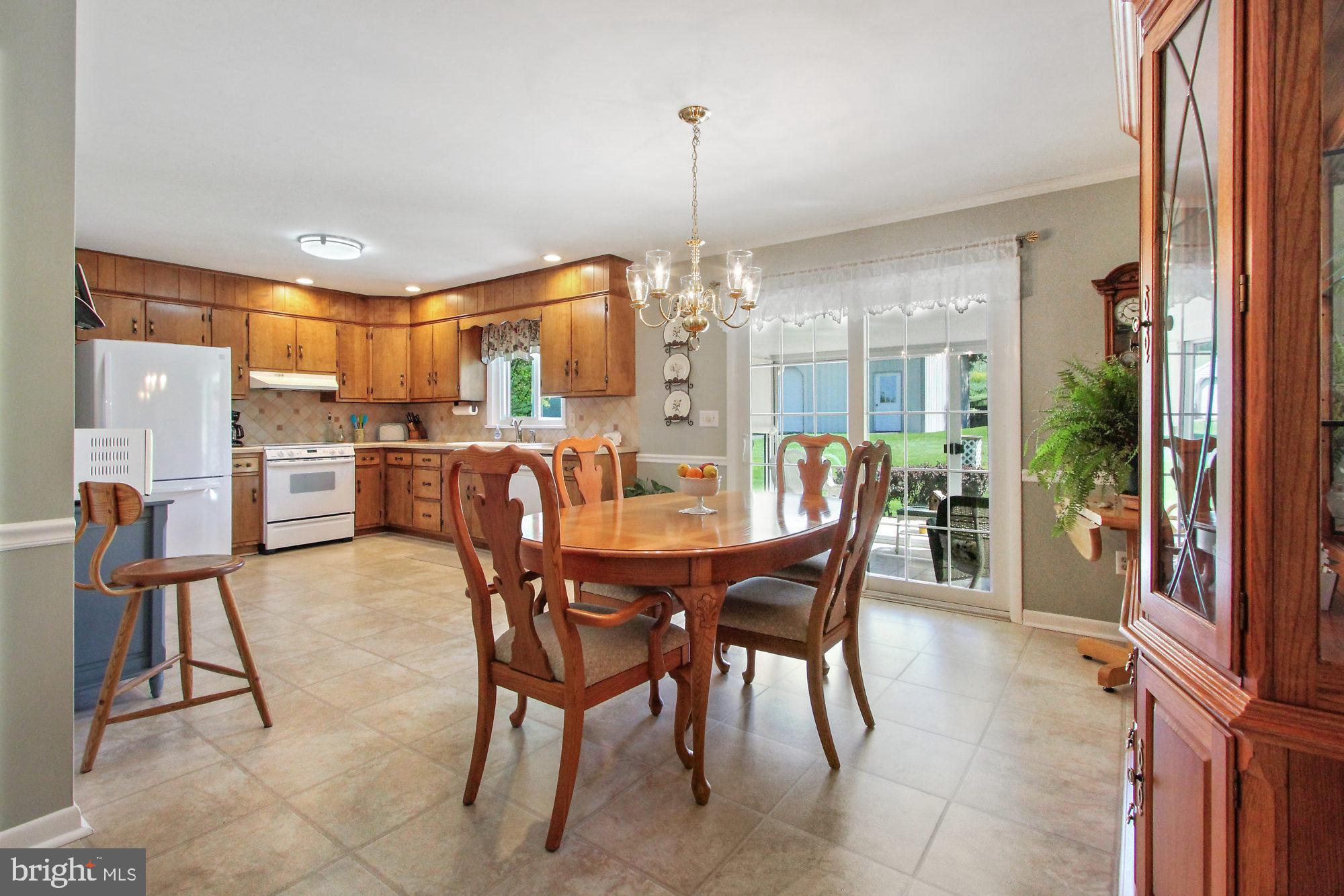 2336 Turnpike Road Elizabethtown, PA 17022 - Photo 9 of 25 Eat in Kitchen