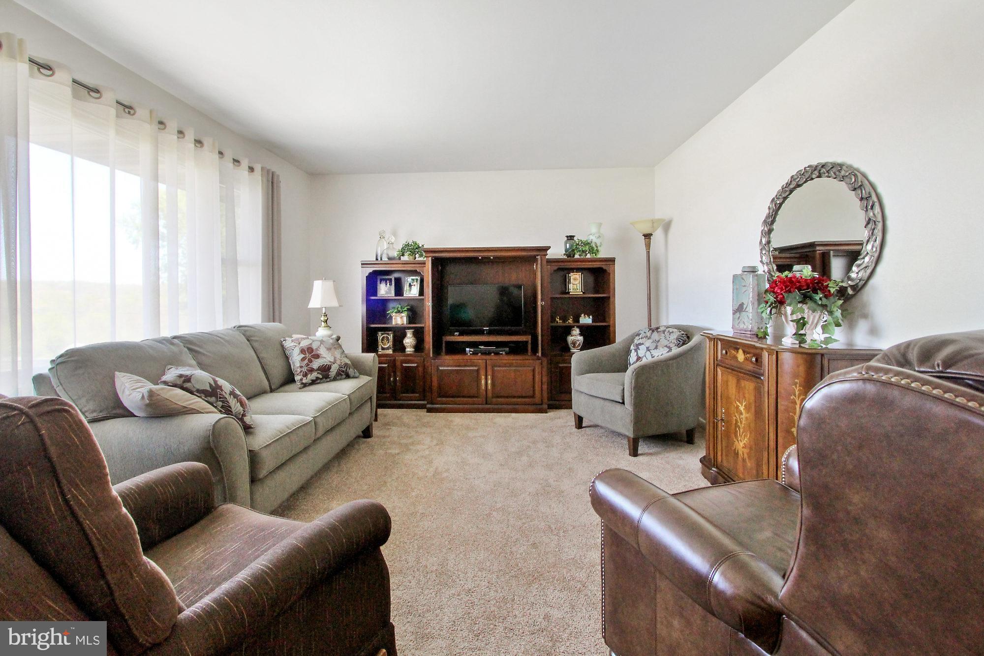 2336 Turnpike Road Elizabethtown, PA 17022 - Photo 10 of 25 Living Room
