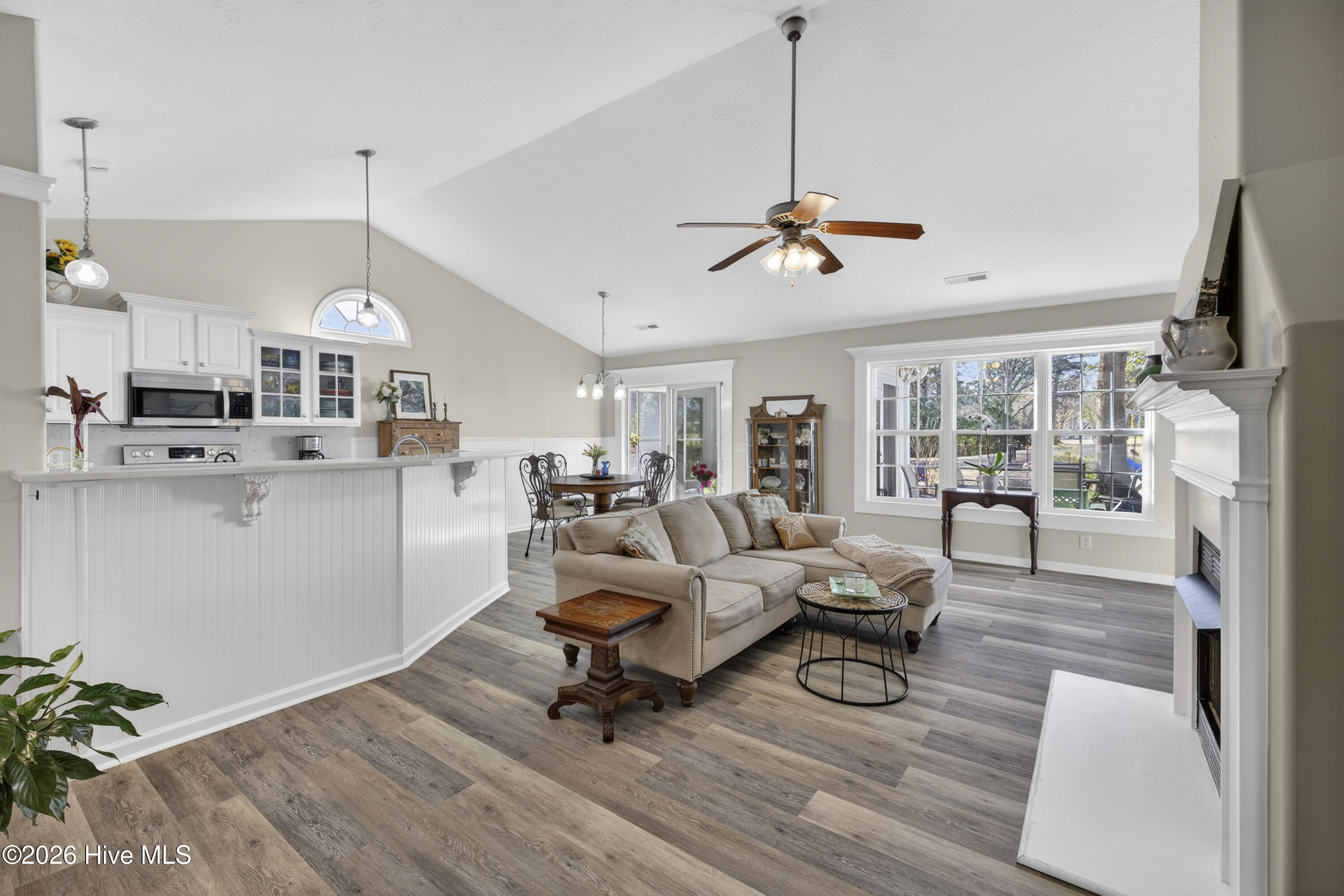 400 Azalea Drive Hampstead, NC 28443 - Photo 7 of 37 400AzaleaDrive-14