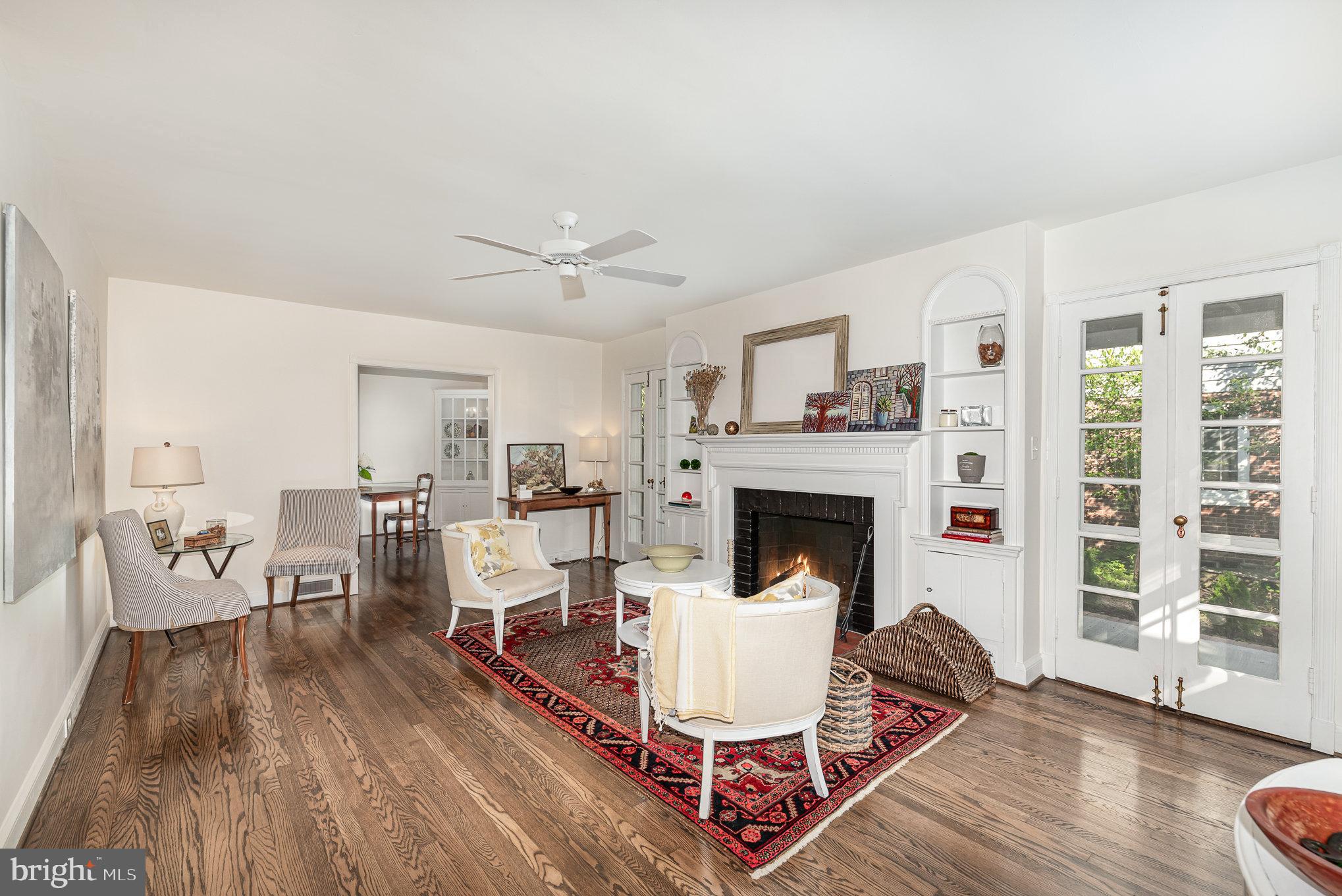 4009 Deepwood Road Baltimore, MD 21218 - Photo 4 of 40 Living Room