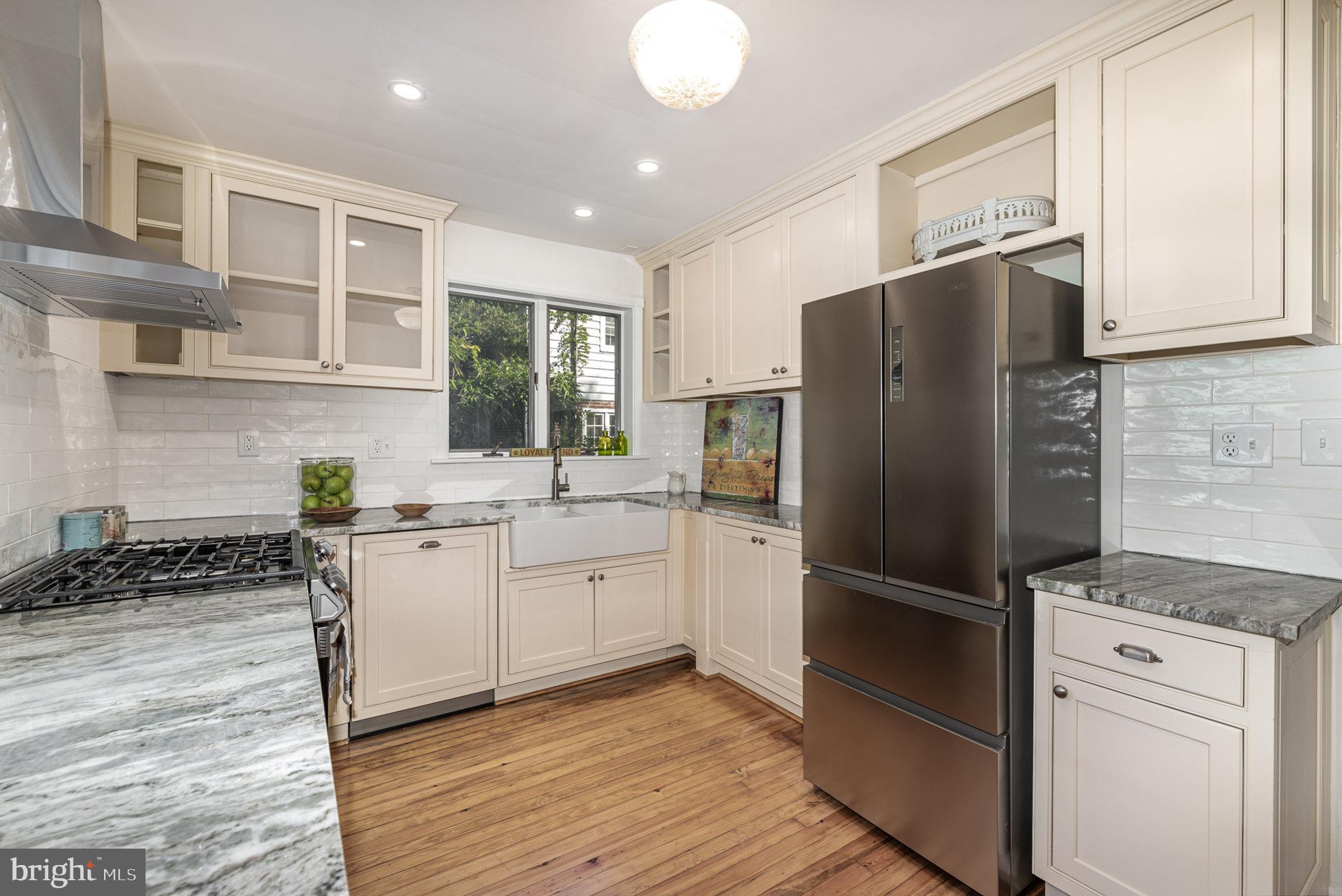 4009 Deepwood Road Baltimore, MD 21218 - Photo 10 of 40 Kitchen