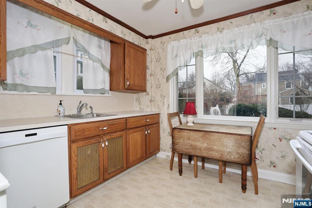 669 Ramapo Road Teaneck, NJ 07666 - Photo 11 of 34