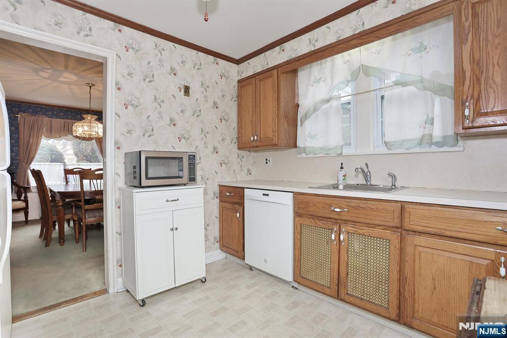 669 Ramapo Road Teaneck, NJ 07666 - Photo 12 of 34