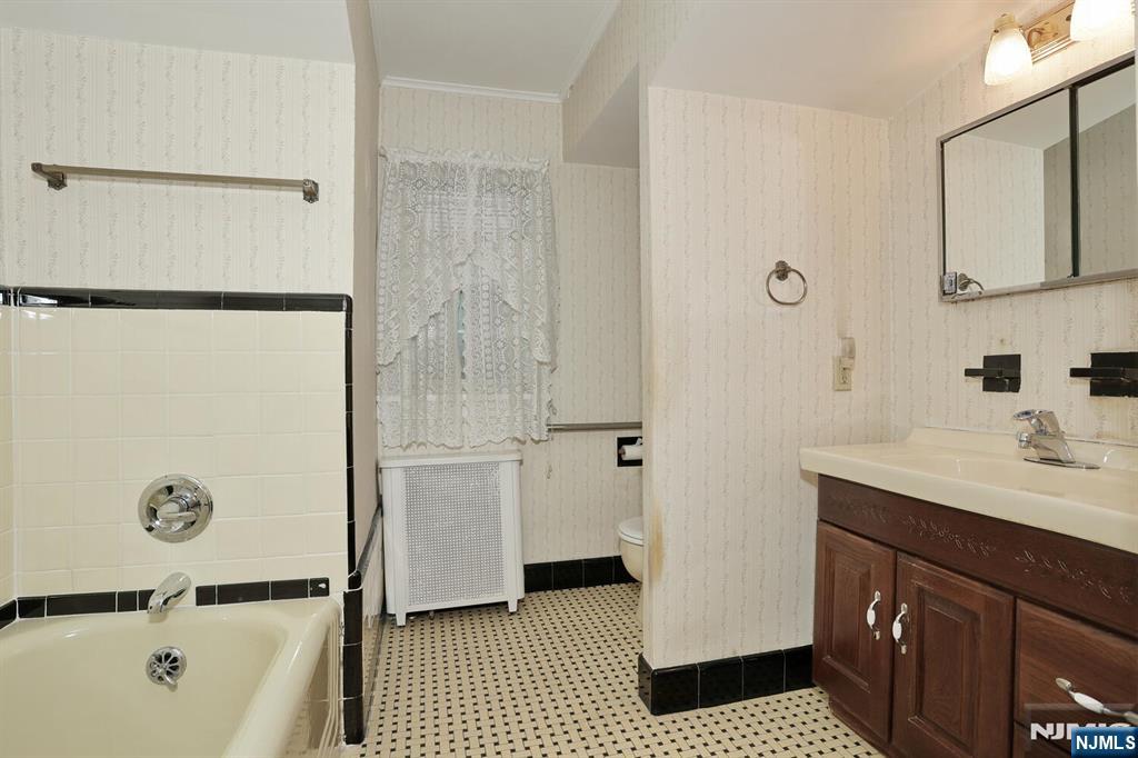 669 Ramapo Road Teaneck, NJ 07666 - Photo 24 of 34