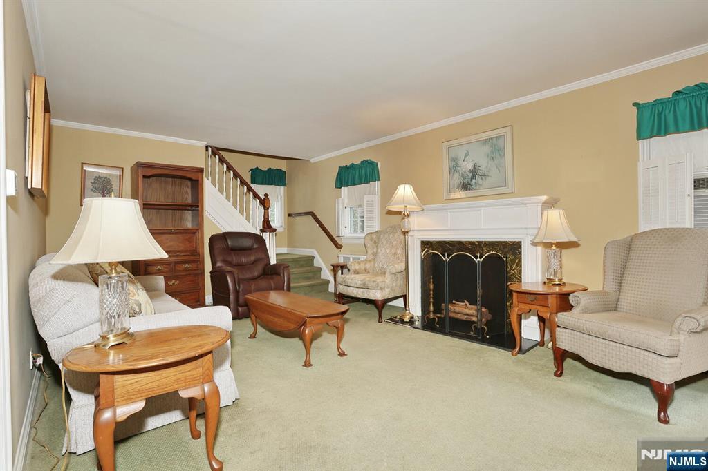 669 Ramapo Road Teaneck, NJ 07666 - Photo 4 of 34