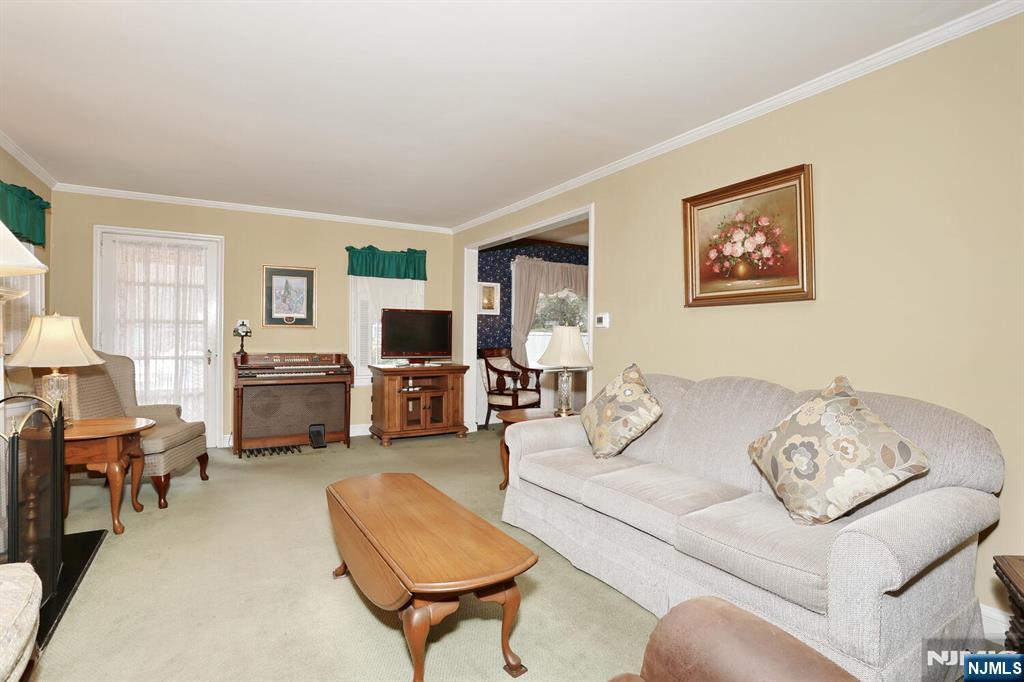 669 Ramapo Road Teaneck, NJ 07666 - Photo 5 of 34