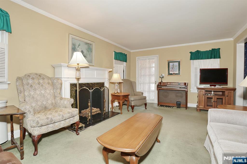 669 Ramapo Road Teaneck, NJ 07666 - Photo 6 of 34