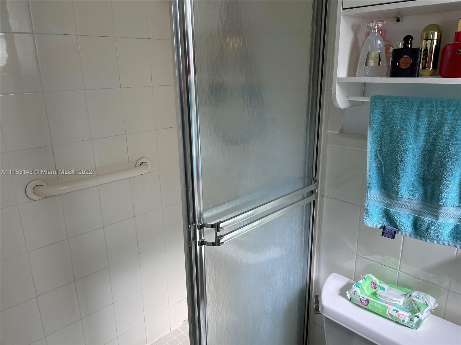 1111 Southwest 11th Avenue Miami, FL 33129 - Photo 26 of 28 a bathroom with a bathtub