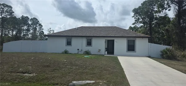 $2,100 | 614 Flamingo Avenue South, Lehigh Acres, FL 33974
