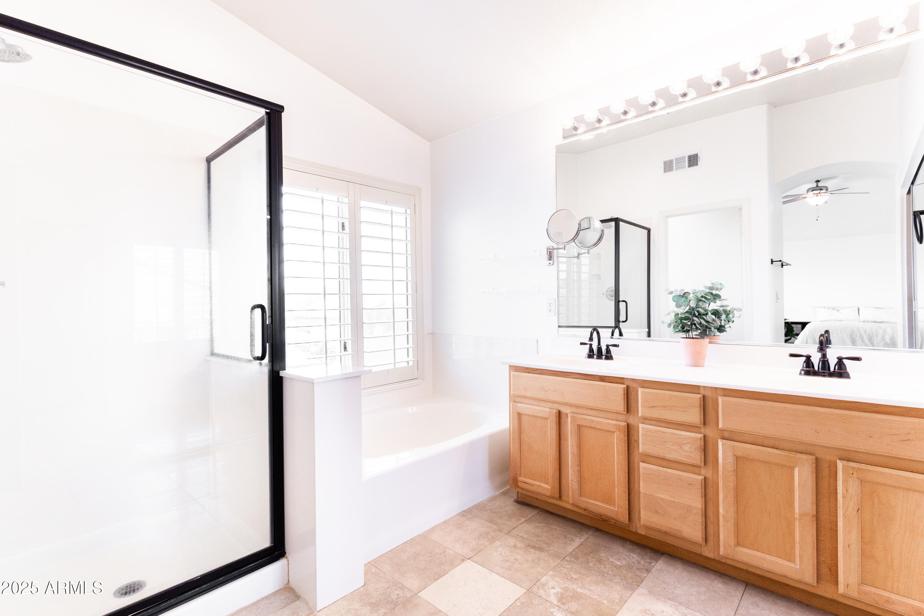 696 West Del Rio Street Gilbert, AZ 85233 - Photo 26 of 39 a spacious bathroom with a double vanity sink a mirror and a bathtub