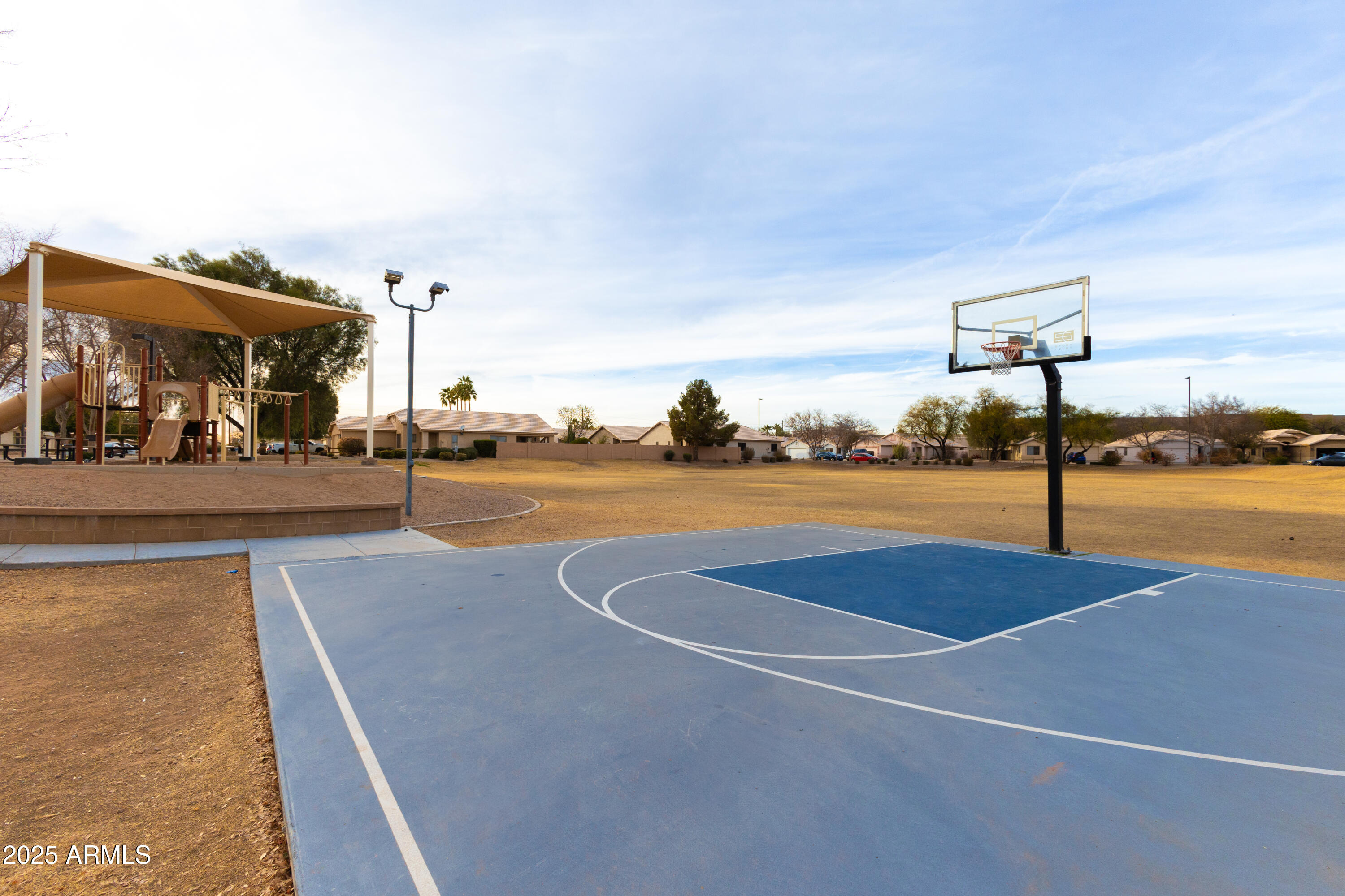696 West Del Rio Street Gilbert, AZ 85233 - Photo 34 of 39 a view of a basket ball ground