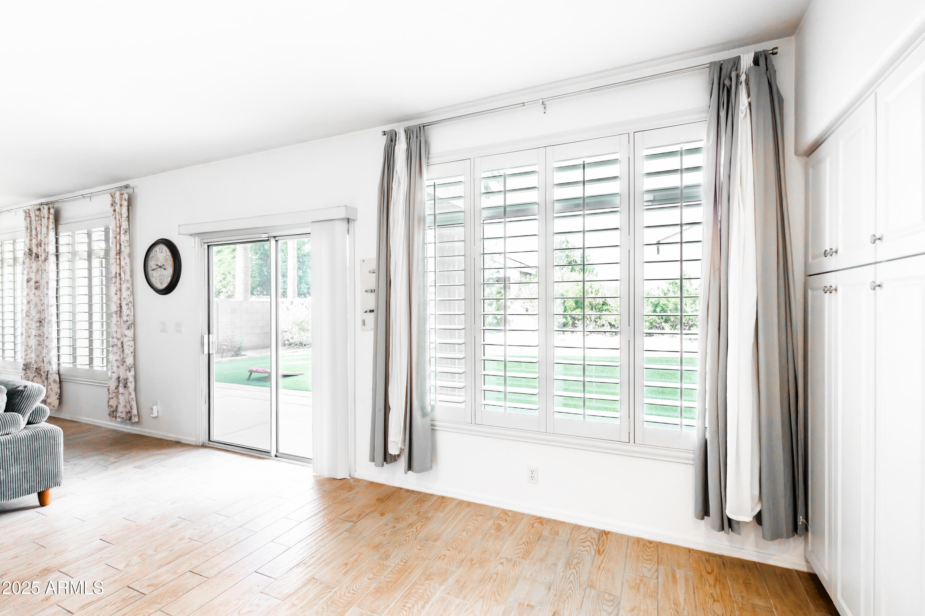 696 West Del Rio Street Gilbert, AZ 85233 - Photo 8 of 39 a view of an empty room with a window