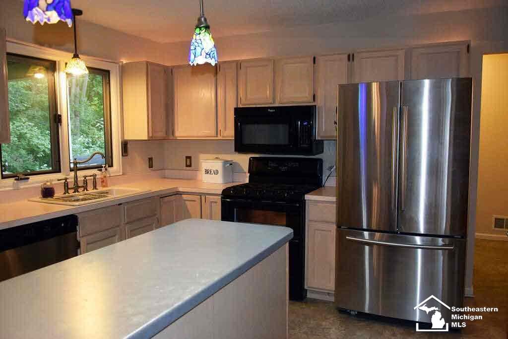 7378 Creeksbend Road Lambertville, MI 48144 - Photo 6 of 25 Kitchen