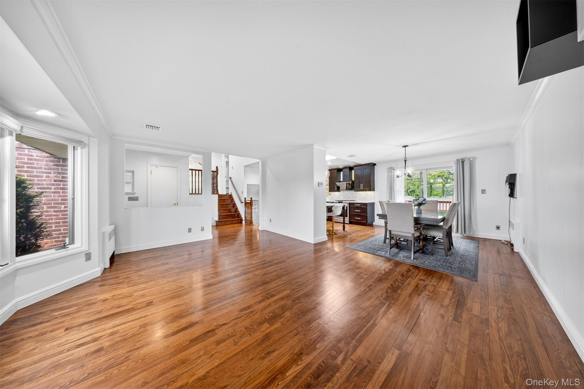 5 Joseph Court Syosset, NY 11791 - Photo 15 of 29