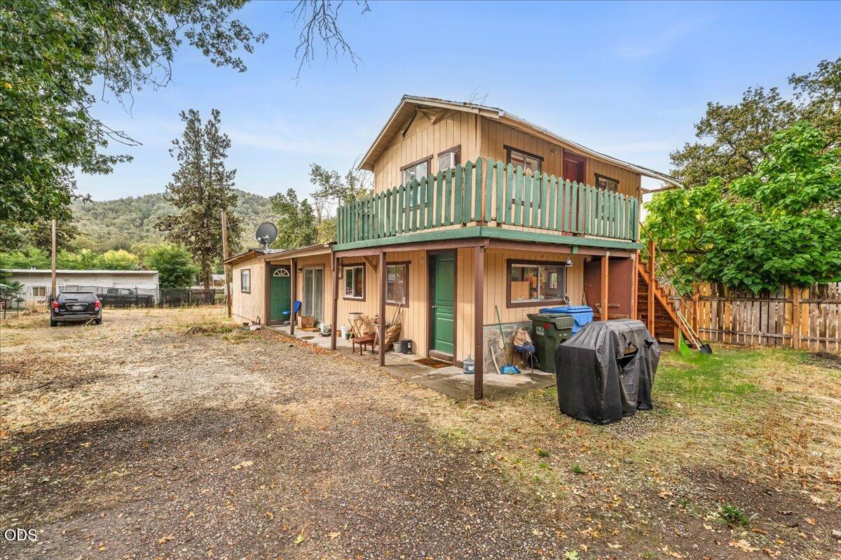 10483 Blackwell Road Central Point, OR 97502 - Photo 5 of 19 Gallery Image 5