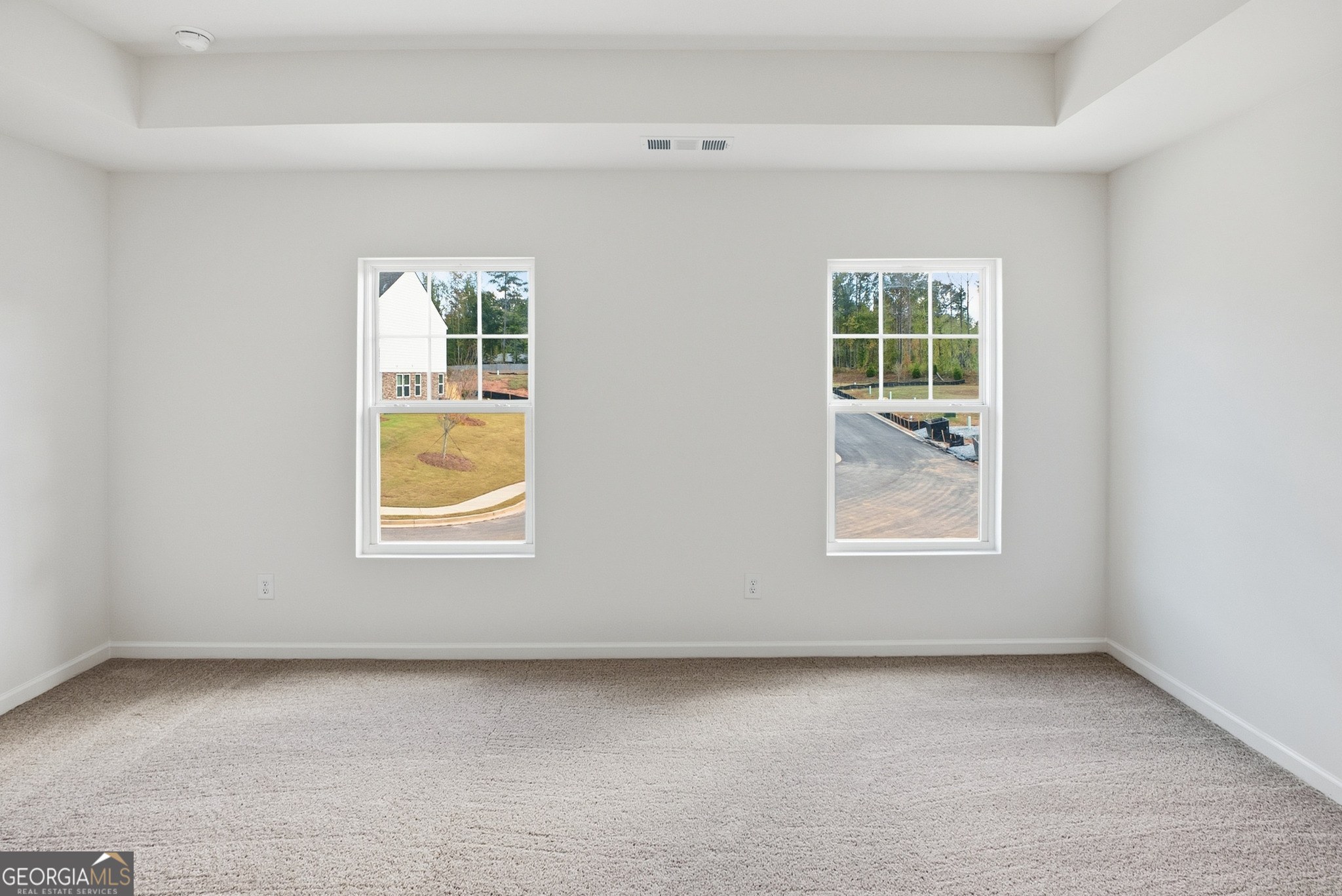 32 Umber Lane Newnan, GA 30263 - Photo 6 of 8 an empty room with a window