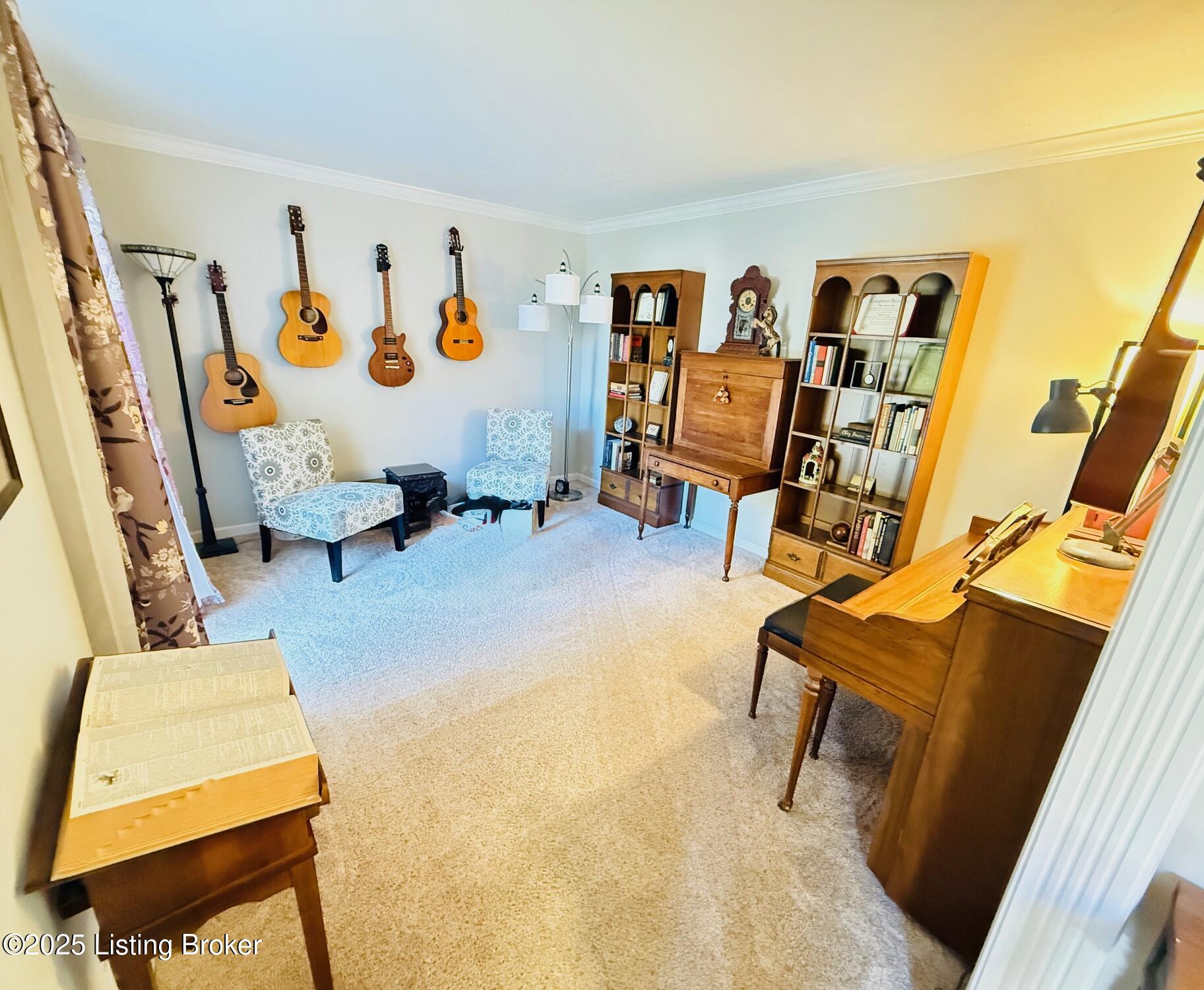 4604 Lincoln Road Louisville, KY 40220 - Photo 5 of 29 Living Room