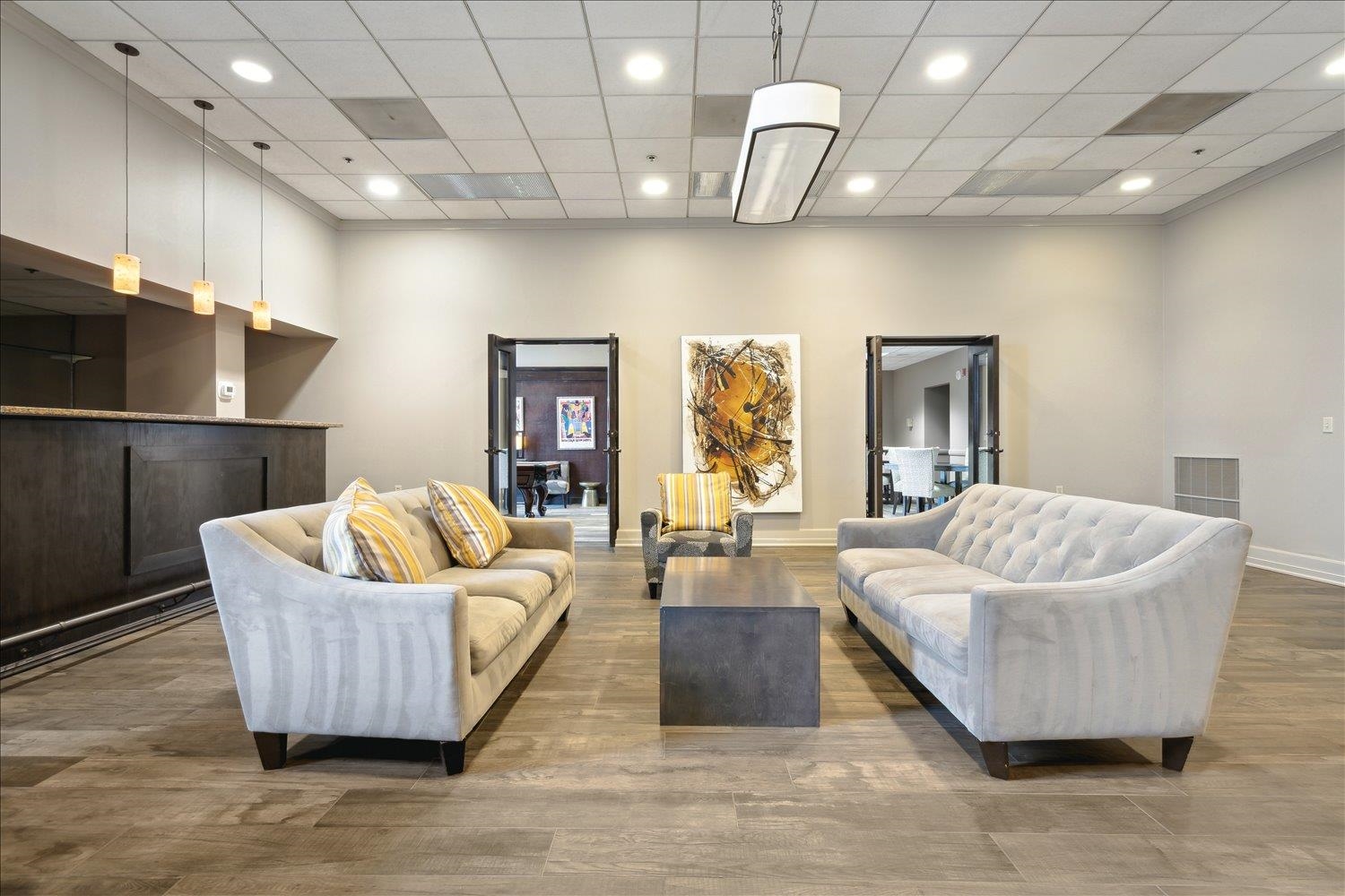 200 Wagner Place, Unit 1203 Memphis, TN 38103 - Photo 27 of 34 a living room with furniture and a couch